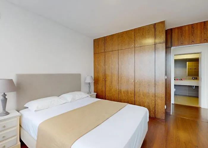 Azores Pico Salomao T4 - Super Spacious Apartment Ponta Delgada (Sao Miguel)